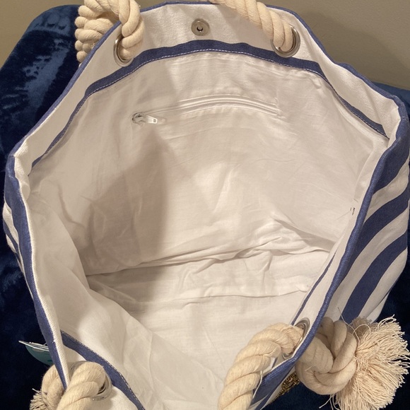 Casey Key Octopus Tote Bag - Picture 6 of 7